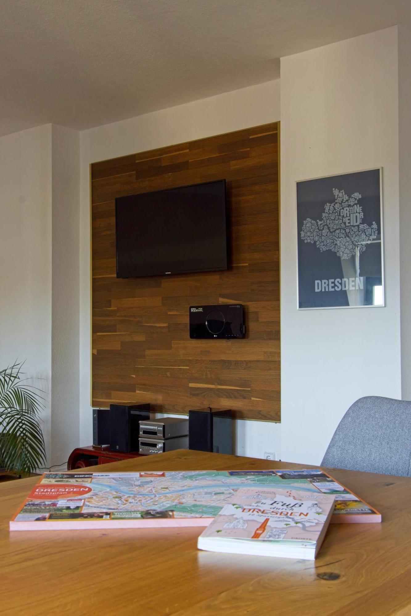 Neustadt-Aussicht - Grosse Wohnung Mit Balkon เดรสเดน ภายนอก รูปภาพ