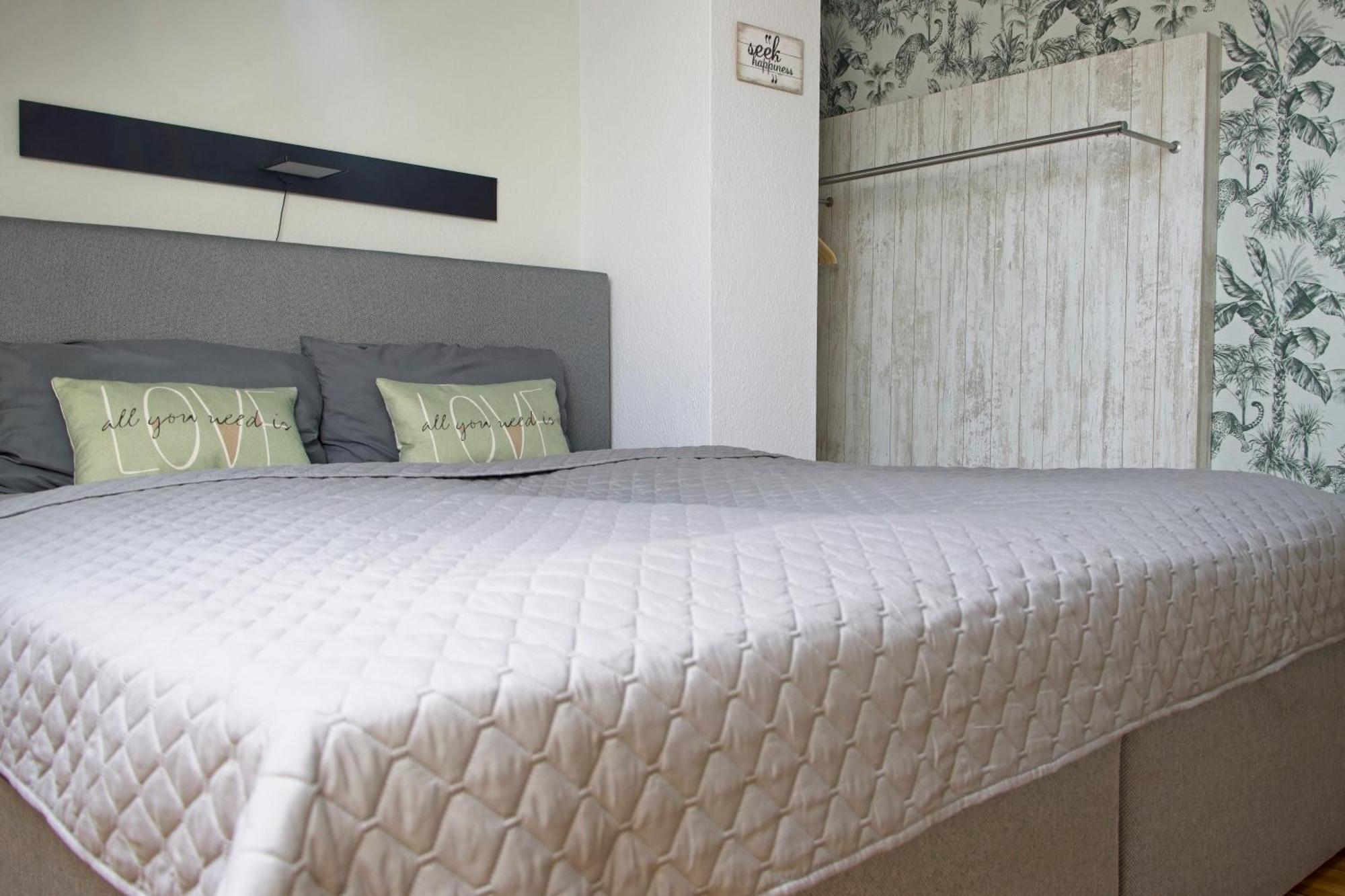 Neustadt-Aussicht - Grosse Wohnung Mit Balkon เดรสเดน ภายนอก รูปภาพ